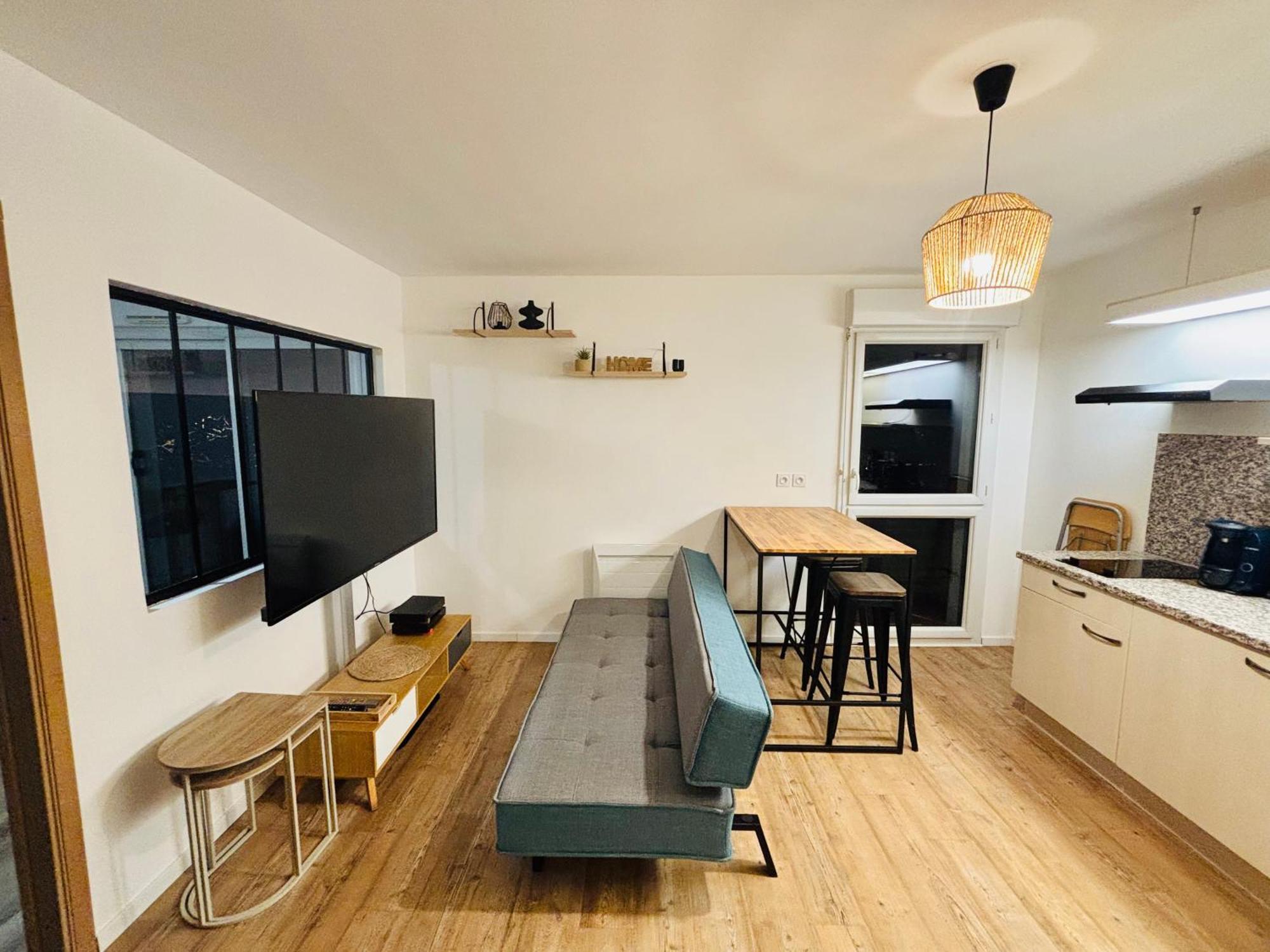 T2 Bien Equipe Avec Tram T1 Et Commodites A Proximite 13 Min Du Centre De Nantes Appartement *