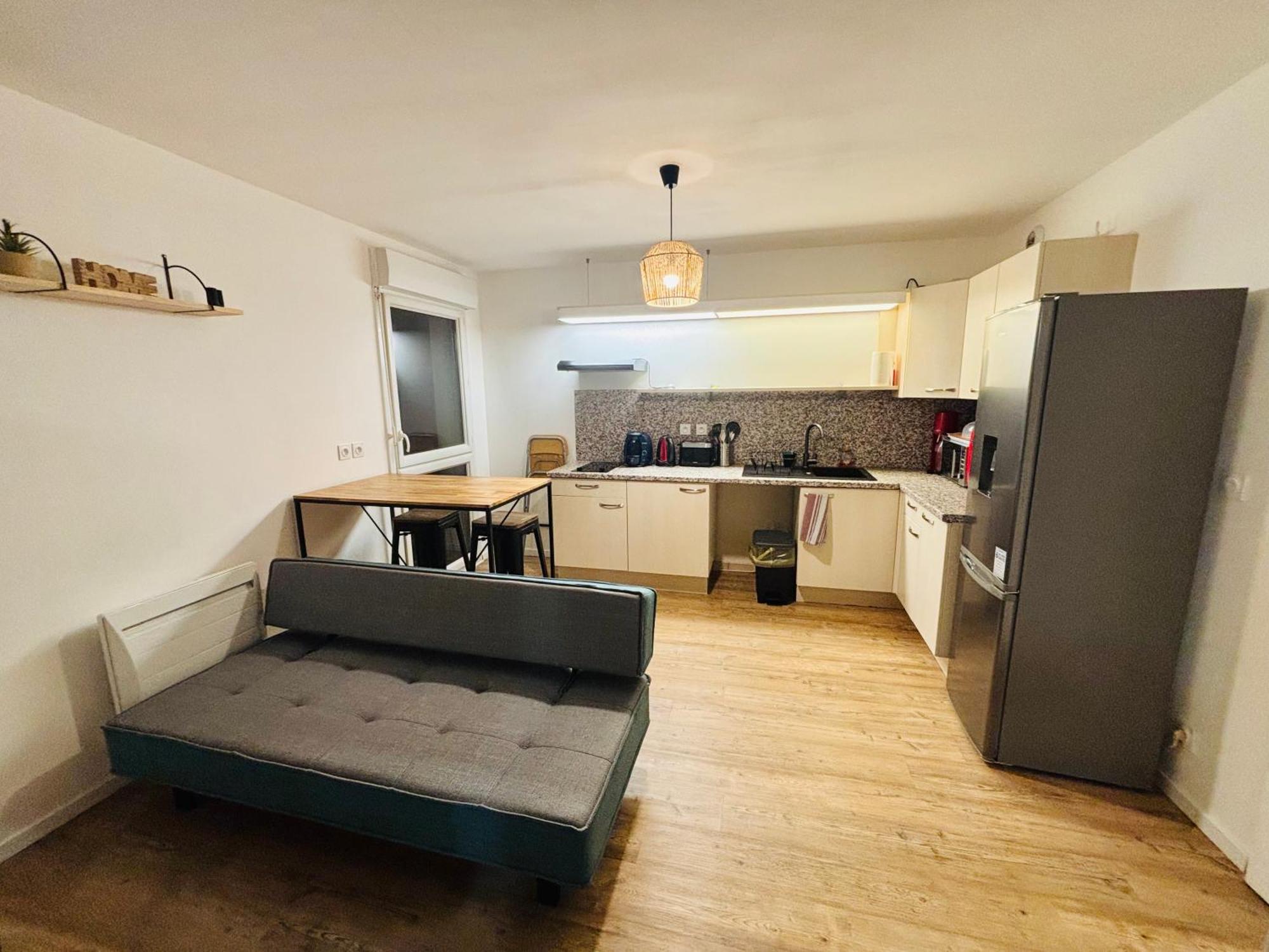 Appartement T2 Bien Equipe Avec Tram T1 Et Commodites A Proximite 13 Min Du Centre De Nantes Saint-Herblain